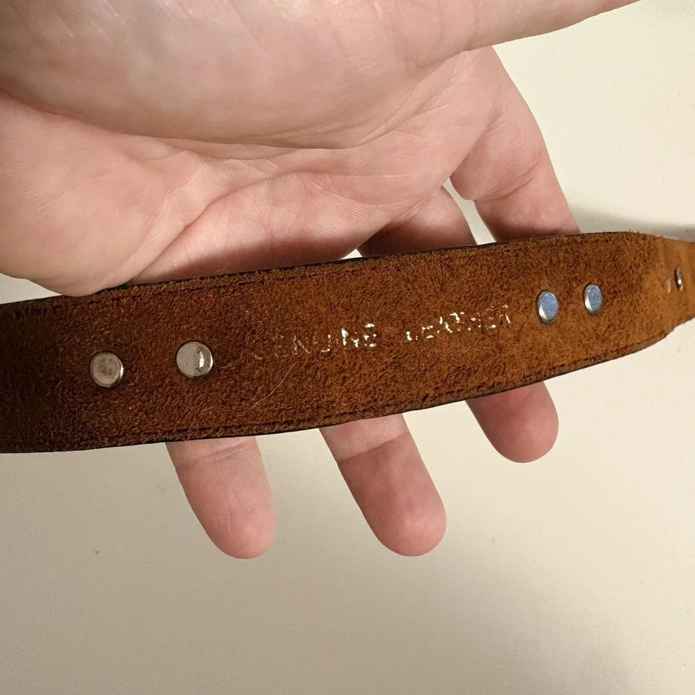 Women`s Small Silver Conch BROWN LEATHER BELT with Buckle EUC Size 32